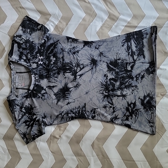 Under Armour Tops - Under Armour Fitted Heatgear Shirt